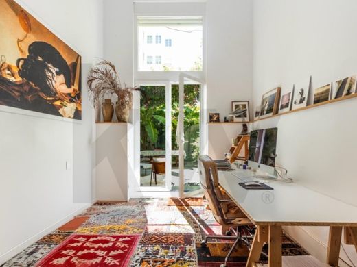 Apartment / Etagenwohnung in Avenidas Novas, Lisbon