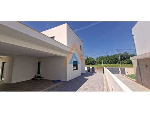 بيت مستقل ﻓﻲ Santa Maria da Feira, Distrito de Aveiro