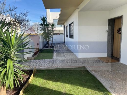 Vrijstaand huis in Barreiro, Distrito de Setúbal