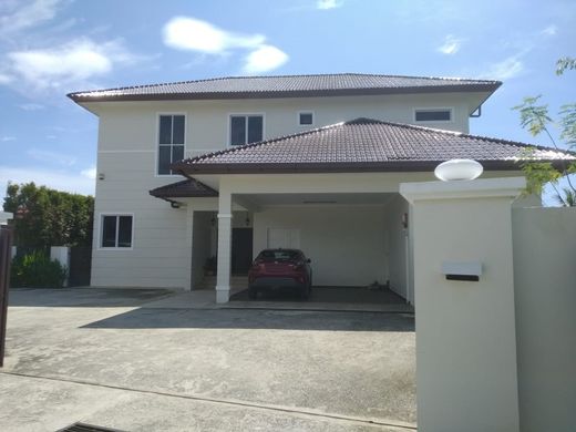 Müstakil ev Kampong Berakas, Daerah Brunei dan Muara