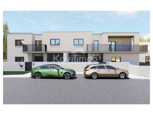 Συγκρότημα ανεξάρτητων κατοικιών σε Covilhã, Distrito de Castelo Branco