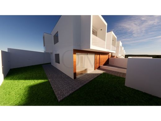 Элитный дом, Santa Maria da Feira, Distrito de Aveiro