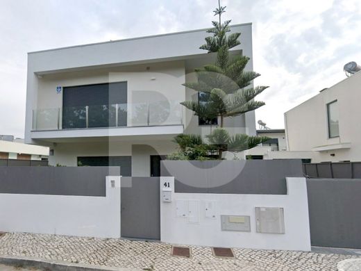 Lüks ev Aroeira, Almada