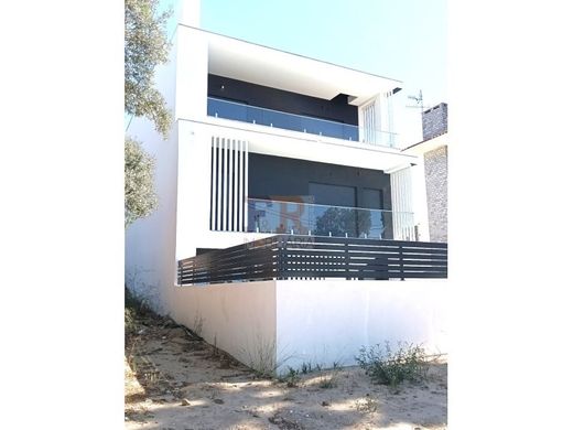 Casa Independente - Almada, Setúbal