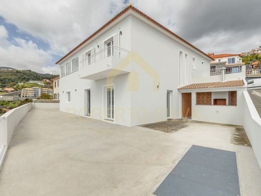Luxury home in Santa Cruz, Madeira