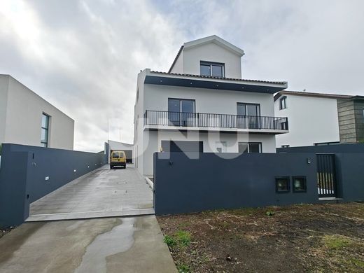 Luxe woning in Vila Franca do Campo, Azores