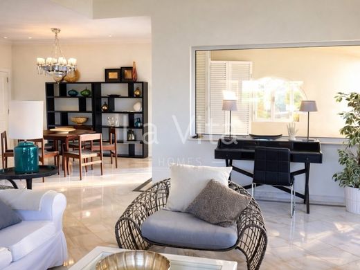 Apartment / Etagenwohnung in Cascais, Lissabon