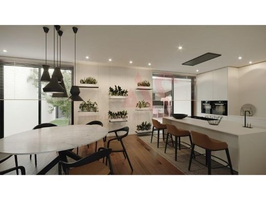 ‏וילה רב-משפחתית ב  Guimarães, Distrito de Braga