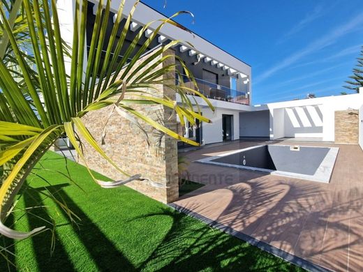 ‏בית חד-משפחתי ב  Setúbal, Distrito de Setúbal