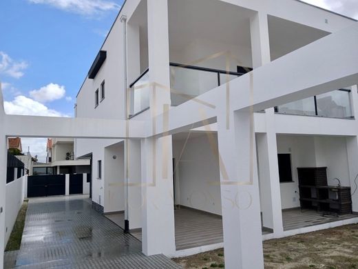 Semidetached House in Seixal, Distrito de Setúbal