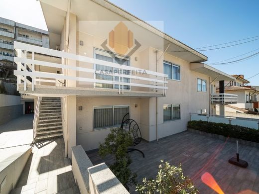 Semidetached House in Vila Nova de Gaia, Distrito do Porto