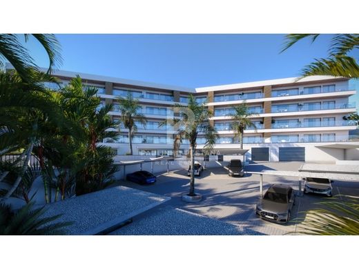 Apartment / Etagenwohnung in Calheta, Madeira