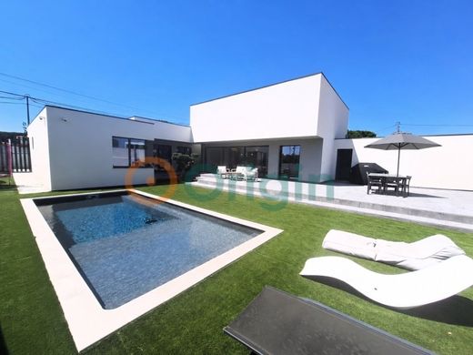 Luxury home in Charneca de Caparica, Almada