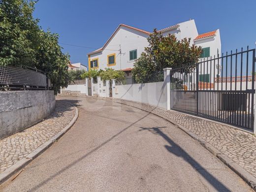 Πολυτελή κατοικία σε Αλμάντα, Almada