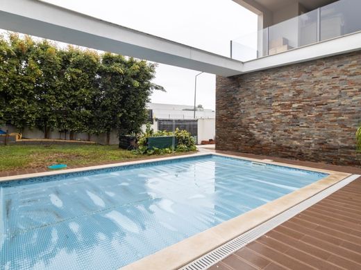 Willa wielorodzinna w Charneca de Caparica, Almada