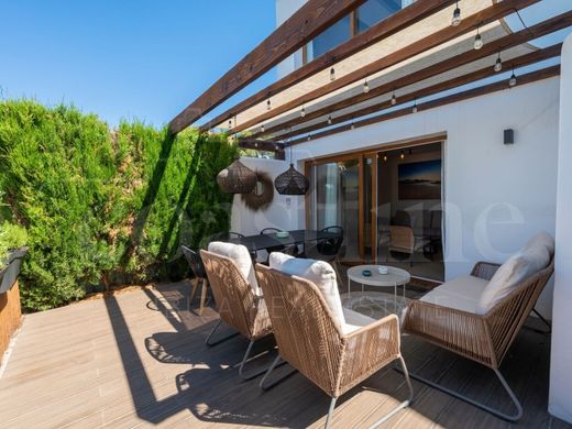 Смежная Вилла, Santa Eulària des Riu, Illes Balears