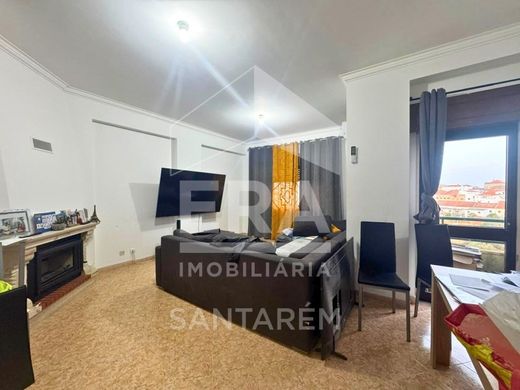 Apartment / Etagenwohnung in Santarém, Distrito de Santarém
