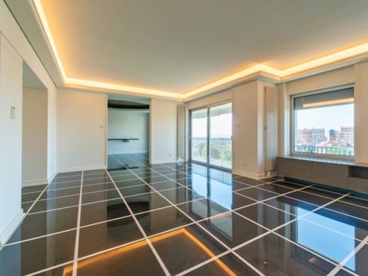 Apartment / Etagenwohnung in Santo António, Lisbon