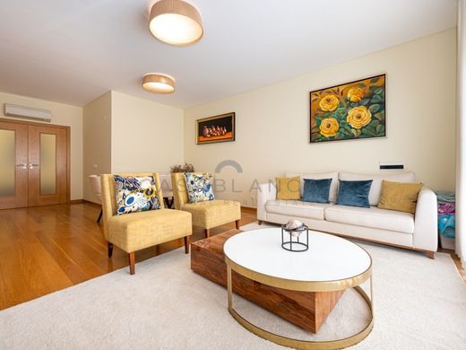 Apartment / Etagenwohnung in Cascais, Lissabon