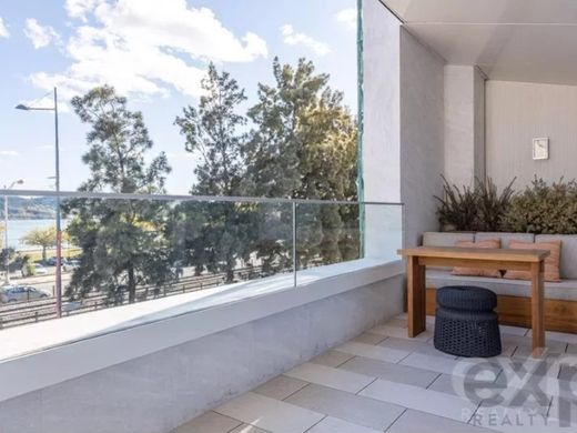 Apartment in Alcântara, Almada