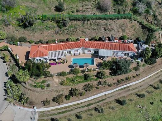Detached House in Arenas, Malaga