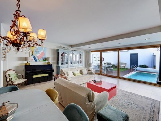 Mehrfamilienhaus in Ajuda, Oeiras