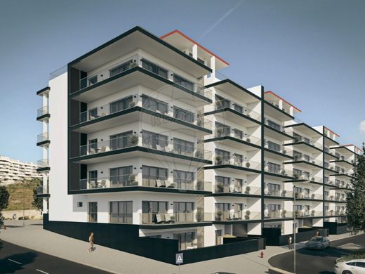 Apartment / Etagenwohnung in Oeiras, Lissabon