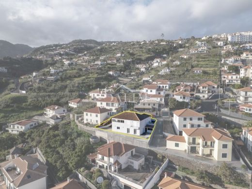 Luxus-Haus in Santa Cruz, Madeira