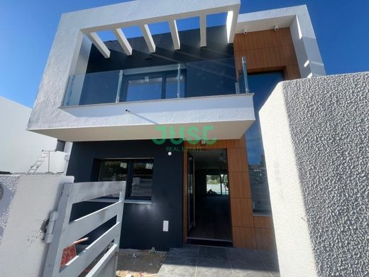 Casa Unifamiliare a Charneca de Caparica, Almada