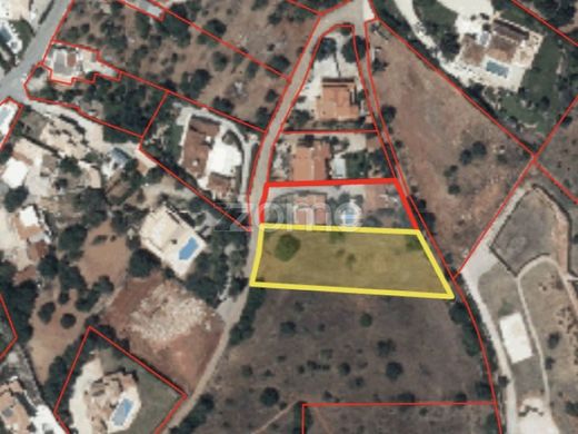 أرض ﻓﻲ لولي, Loulé