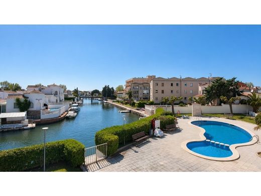 Apartment / Etagenwohnung in Empuriabrava, Provinz Girona