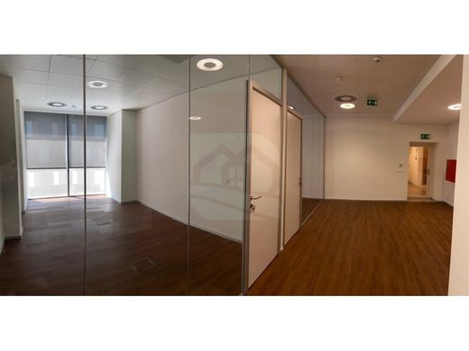 Γραφείο σε Belas, Luanda Province