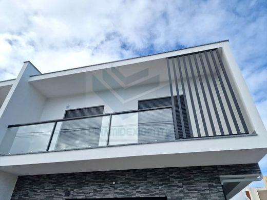 Semidetached House in Seixal, Distrito de Setúbal