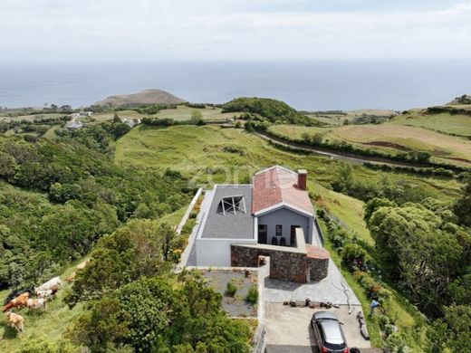 Vila do Porto, Azoresの高級住宅