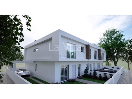 Twee-onder-een-kapwoning in Seixal, Distrito de Setúbal