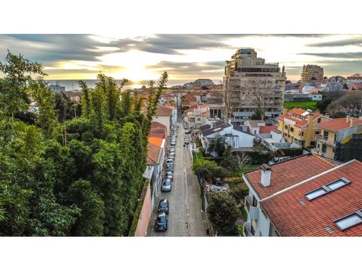 أرض ﻓﻲ بورتو, Porto