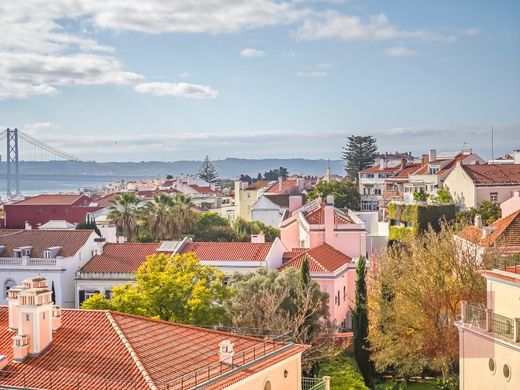 Apartment / Etagenwohnung in Estrela, Lisbon