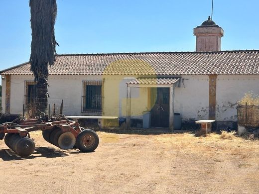 Fattoria a Alandroal, Distrito de Évora