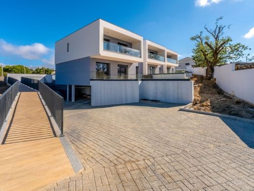 Villa Plurifamiliare a Cascais, Lisbona