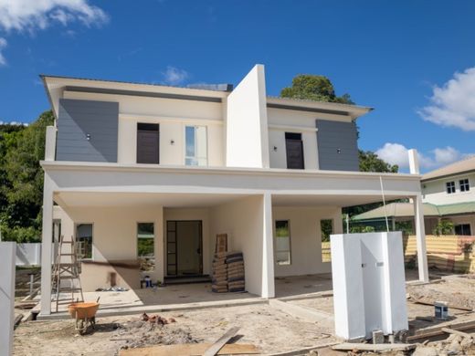 Kampong Gadong, Daerah Brunei dan Muaraのマルチファミリーヴィラ