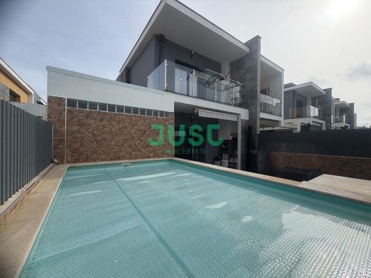 Mehrfamilienhaus in Seixal, Distrito de Setúbal