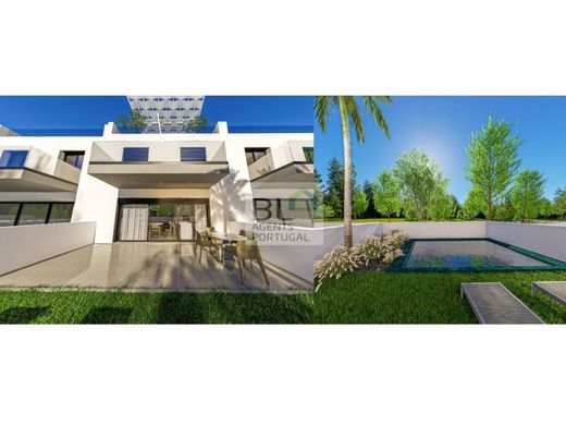 Yarɪ müstakil ev Faro, Distrito de Faro