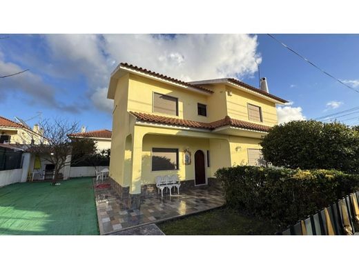 Luxury home in Charneca de Caparica, Almada