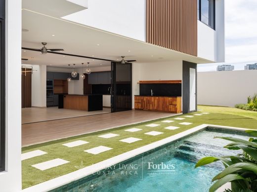 Элитный дом, Escazú, Provincia de San José
