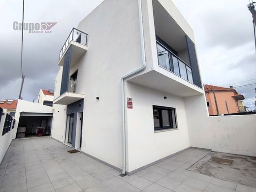 Semidetached House in Sesimbra, Distrito de Setúbal