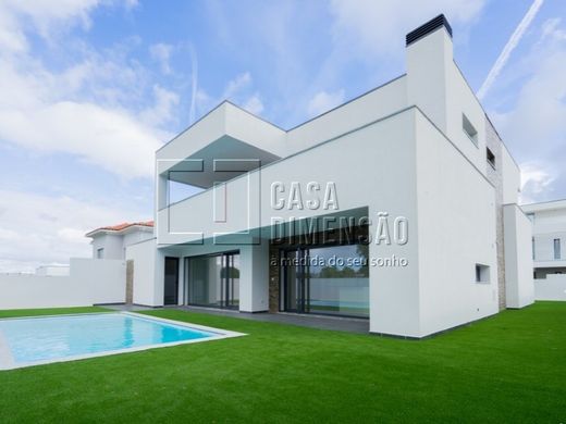 Luxury home in Charneca de Caparica, Almada