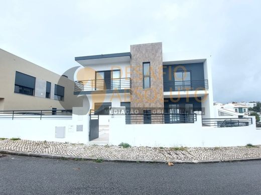 Detached House in Almada, Distrito de Setúbal