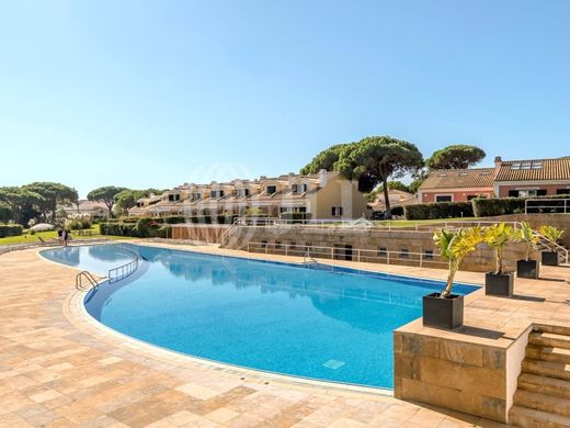 Villa Plurifamiliare a Cascais, Lisbona