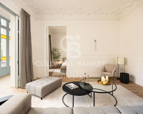 Apartment / Etagenwohnung in Barcelona, Provinz Barcelona