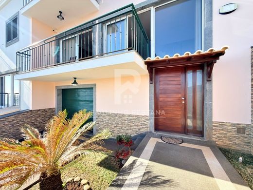 Mehrfamilienhaus in Santa Cruz, Madeira